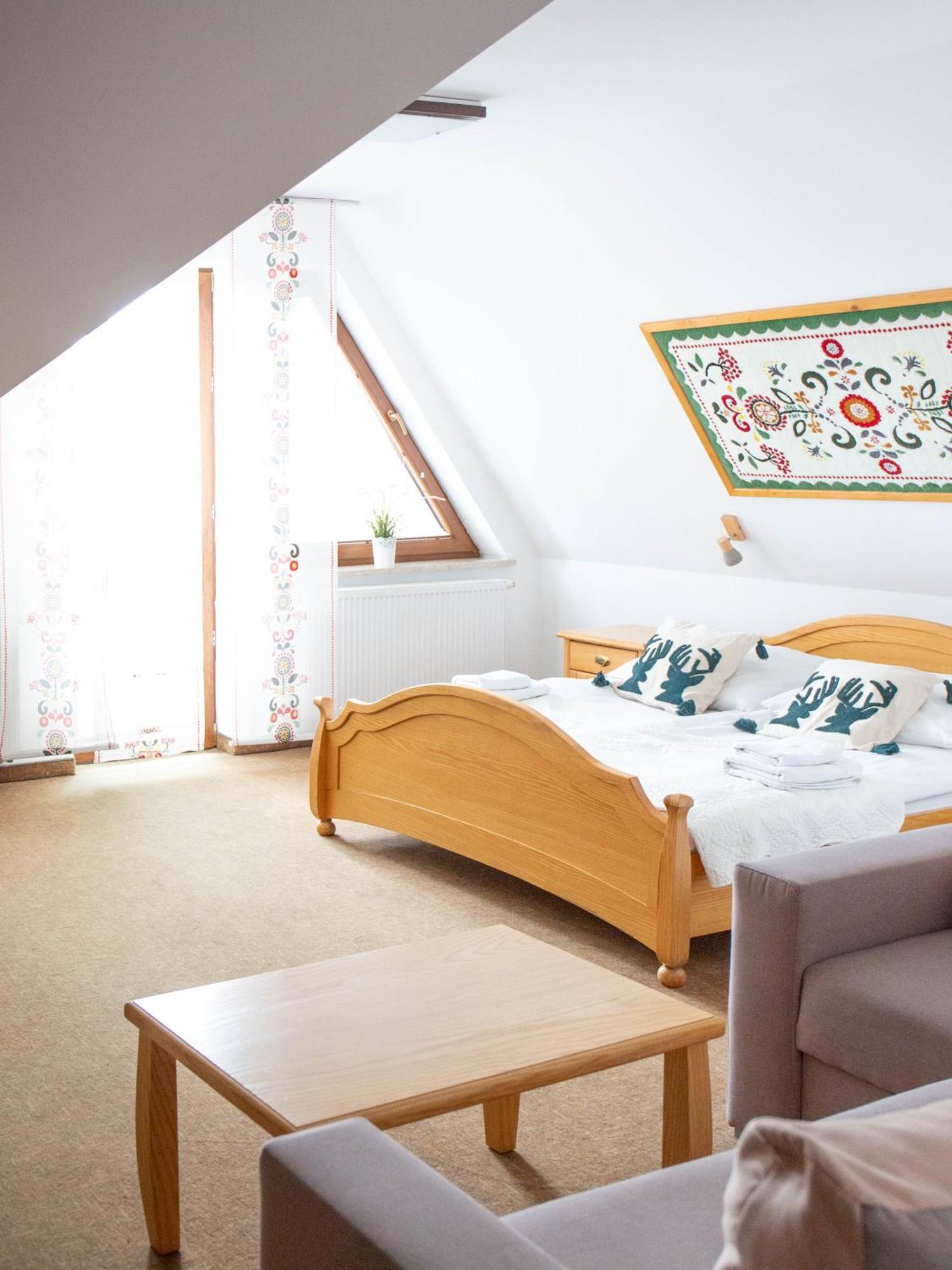 Hotel Beskidian Wegierska Gorka Buitenkant foto