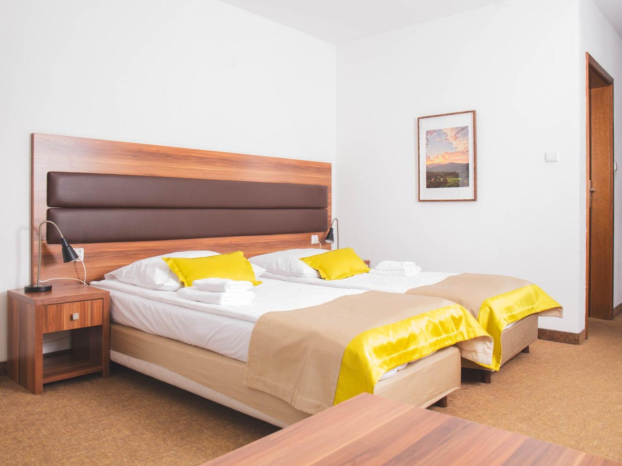 Hotel Beskidian Wegierska Gorka Buitenkant foto